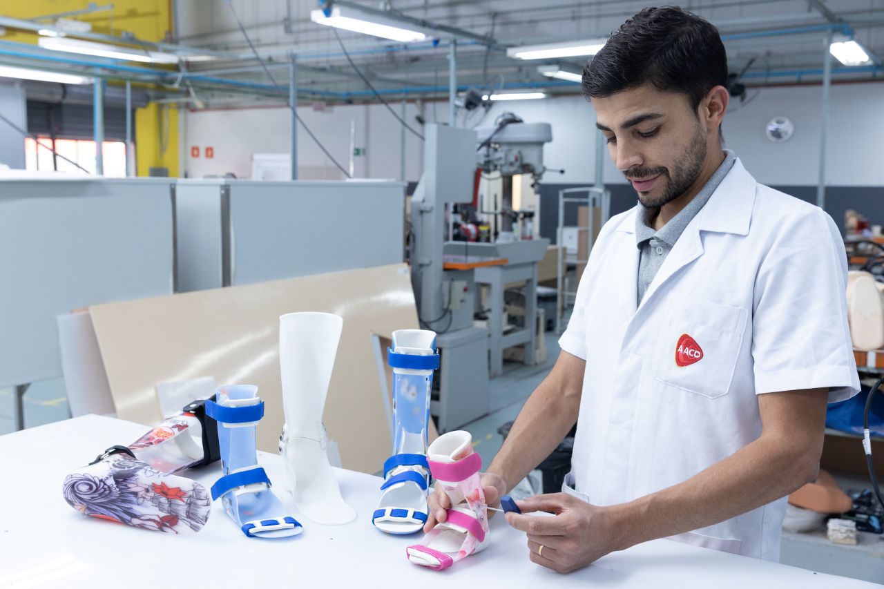 Braskem doa 17 toneladas de resina para a produção de órteses e  próteses da AACD